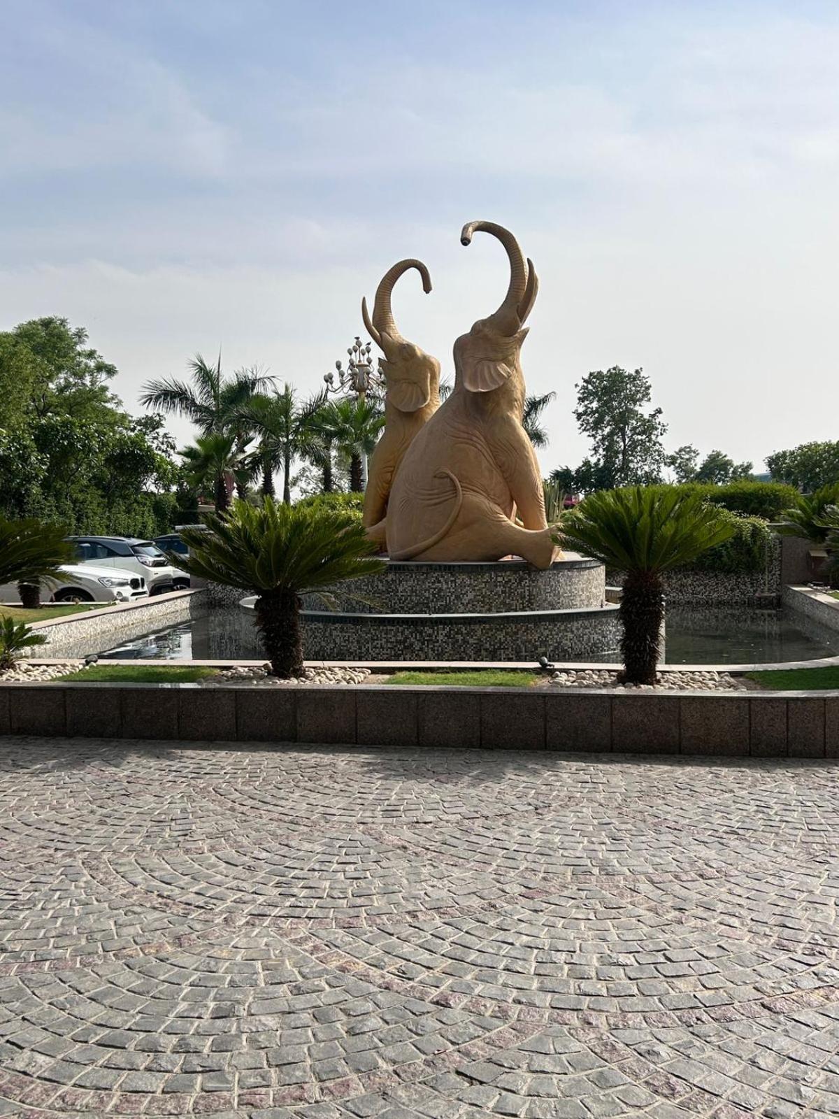 Saura Hotel, Agra - A Club Mahindra Associate Kültér fotó