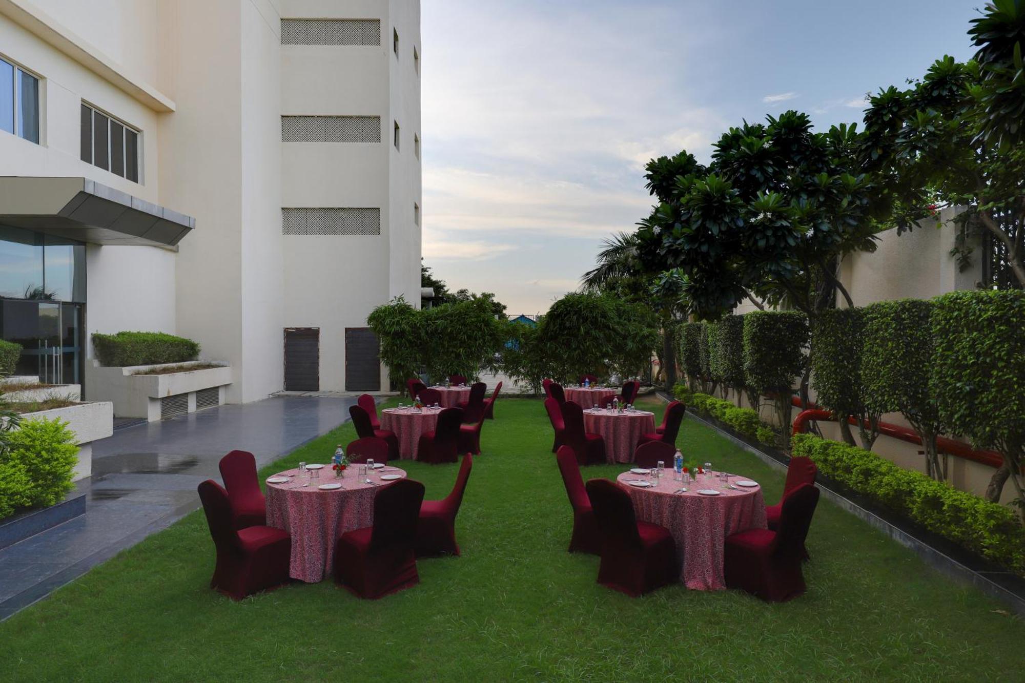 Saura Hotel, Agra - A Club Mahindra Associate Kültér fotó