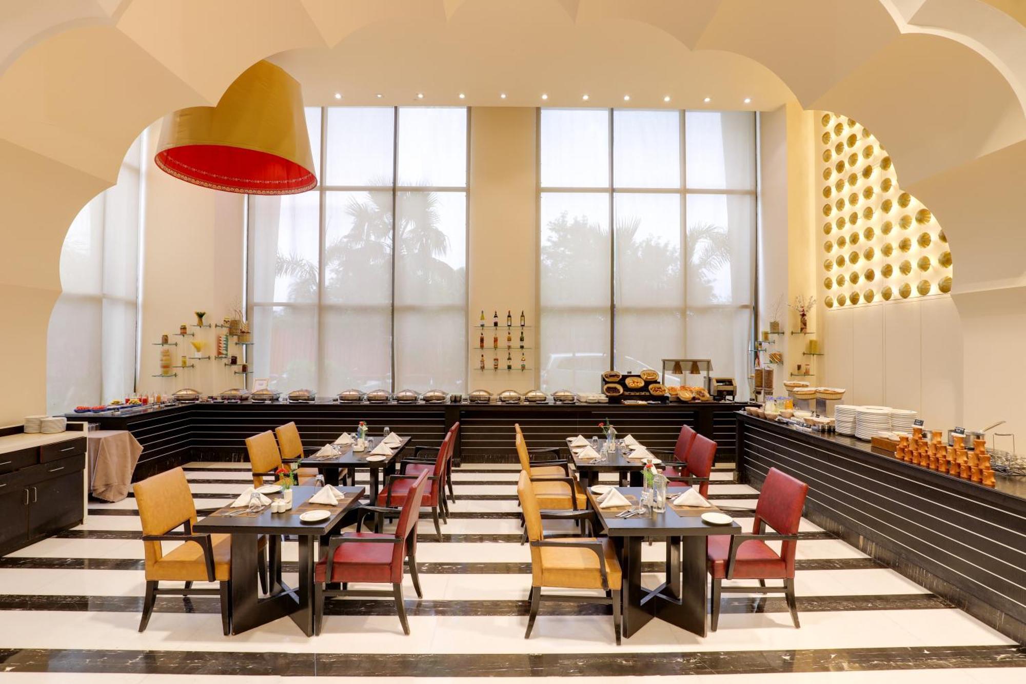 Saura Hotel, Agra - A Club Mahindra Associate Kültér fotó