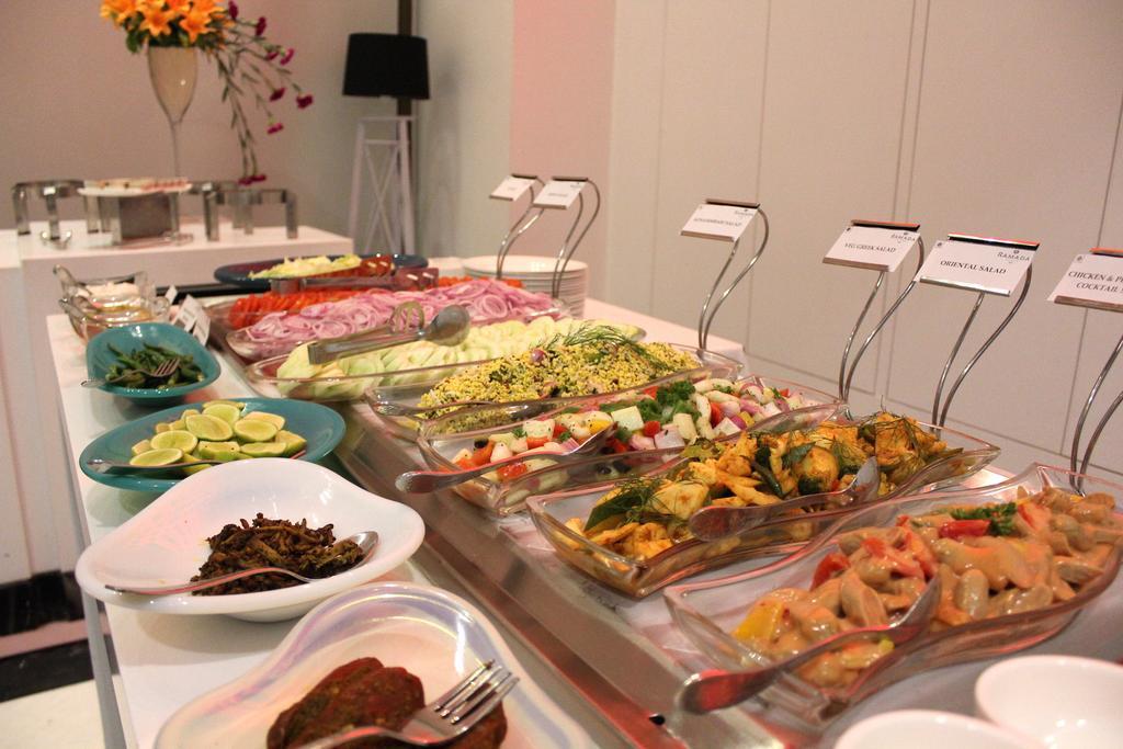 Saura Hotel, Agra - A Club Mahindra Associate Kültér fotó