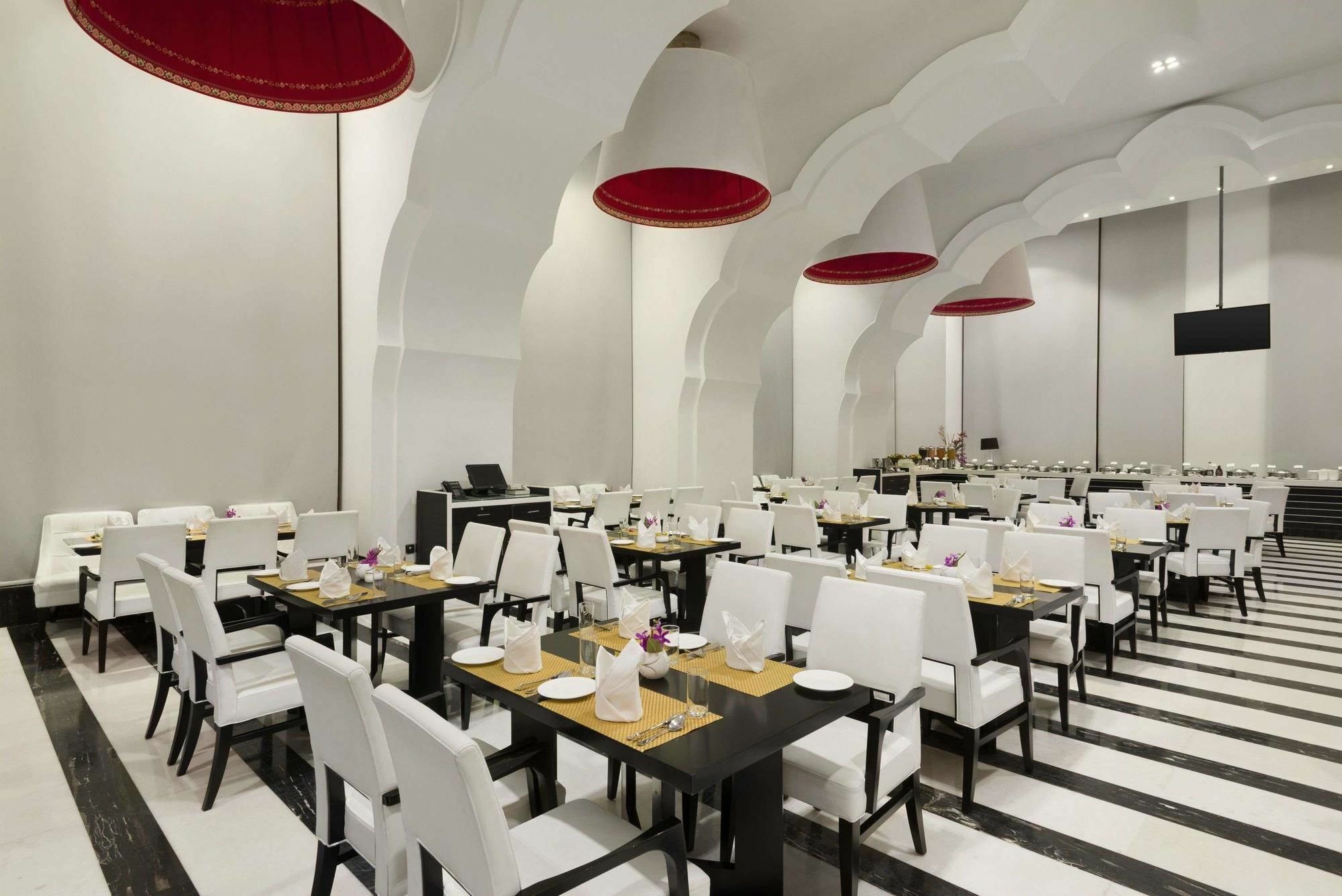 Saura Hotel, Agra - A Club Mahindra Associate Kültér fotó